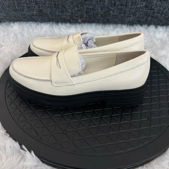 Quince Italian Leather Lug Sole Loafers in Bone with Black Soles Size 7 - Picture 8 of 16